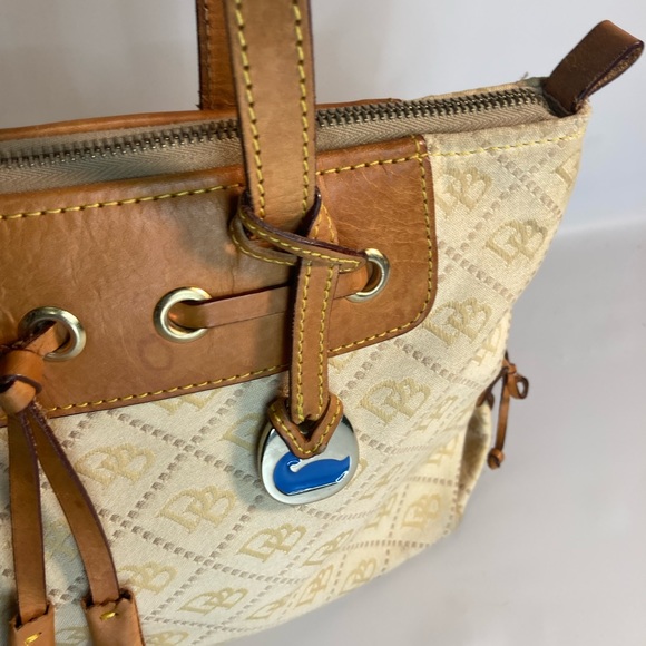 Dooney & Bourke tan signature canvas leather shoulder Bag - Picture 2 of 7
